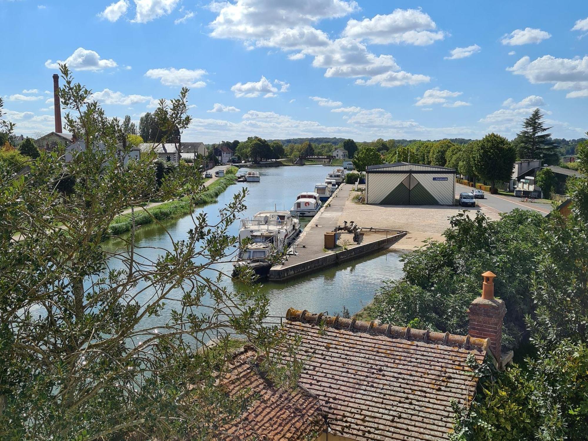 Chambre Pmr Tout Confort Avec Terrasse En Bord De Canal, Animaux Acceptes, Proche Centre-Ville De Briare - Fr-1-590-368 Luaran gambar