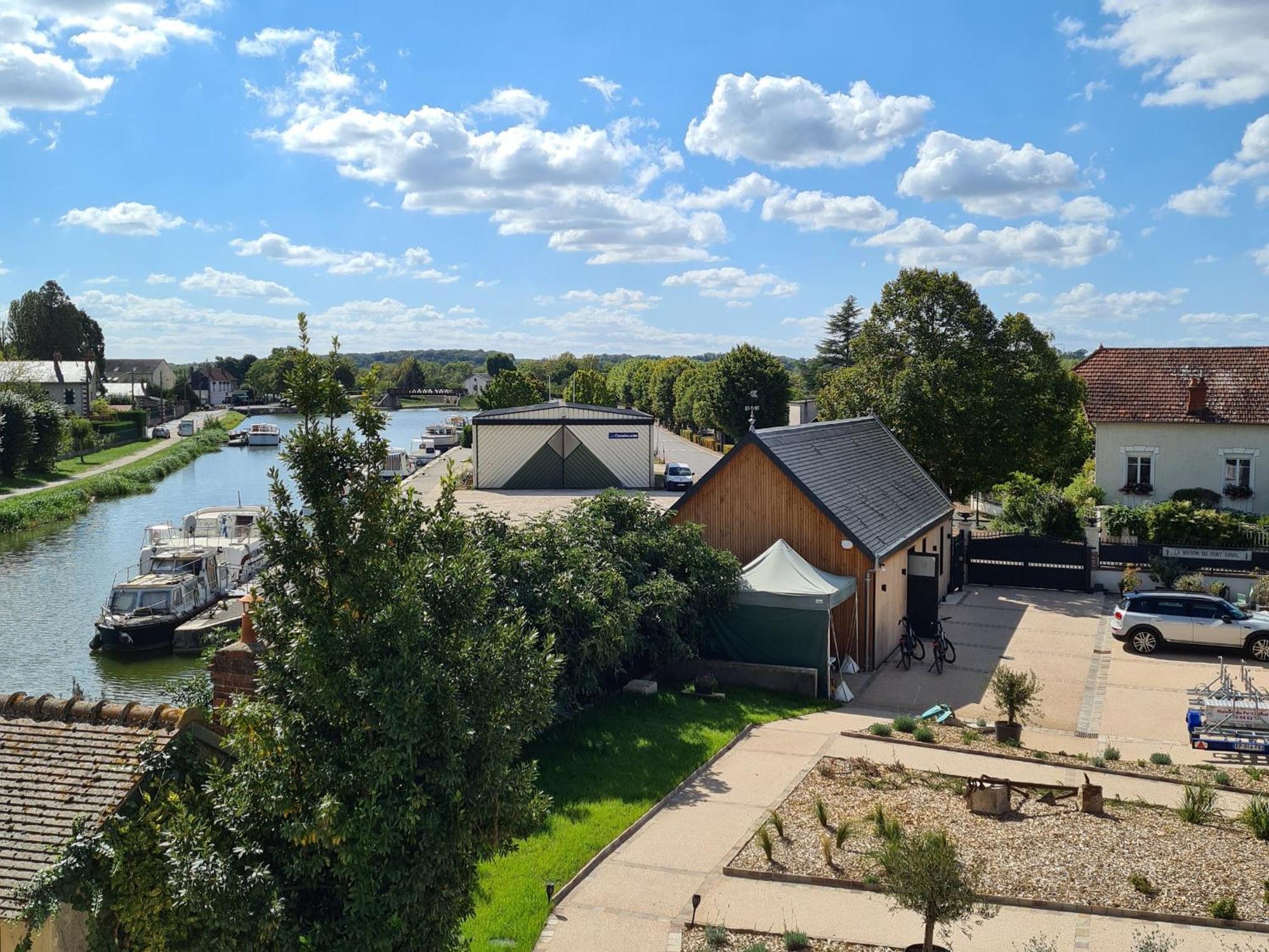 Chambre Pmr Tout Confort Avec Terrasse En Bord De Canal, Animaux Acceptes, Proche Centre-Ville De Briare - Fr-1-590-368 Luaran gambar