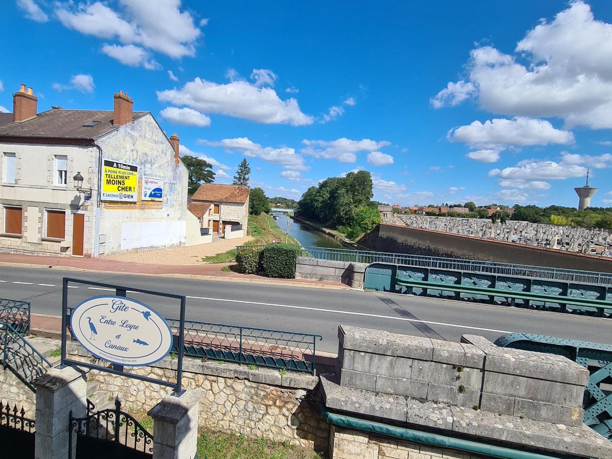 Chambre Pmr Tout Confort Avec Terrasse En Bord De Canal, Animaux Acceptes, Proche Centre-Ville De Briare - Fr-1-590-368 Luaran gambar